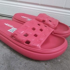 NWT VANS WOMEN'S SLIDE ON VR3 SLIDES/SANDALS.SIZE 7.BRAND NEW FOR 2024.HB